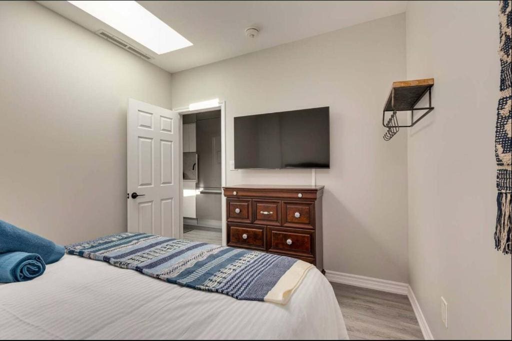 Casa Queen Hotel Elegant Suite w Patio BBQ Grill - View 4