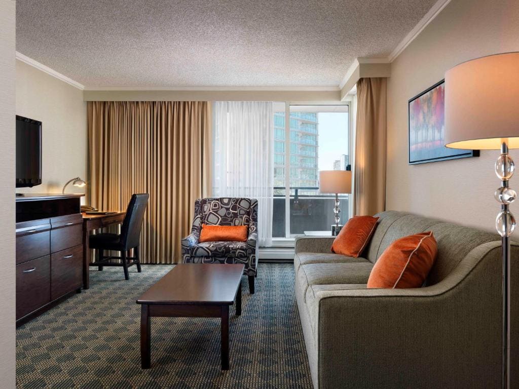 Chateau Victoria Hotel & Suites - View 7