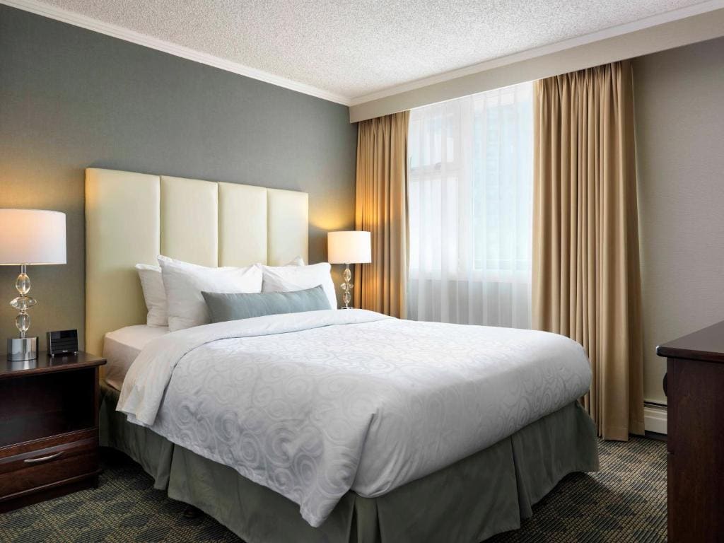 Chateau Victoria Hotel & Suites - View 2