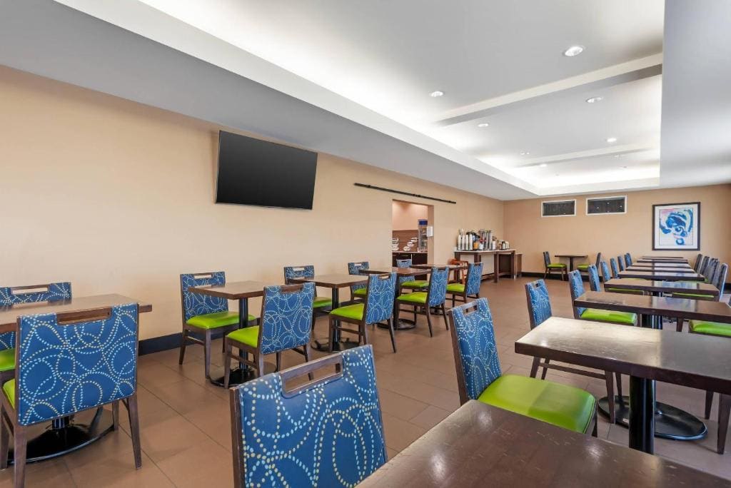 Comfort Inn & Suites Airport North - View 4