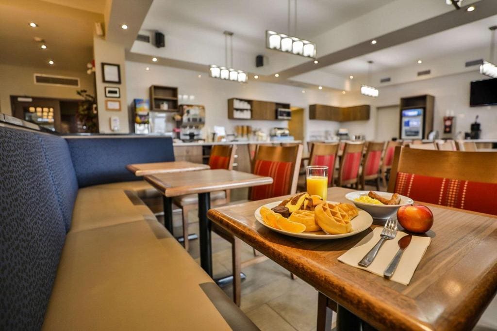 Comfort Inn & Suites - View 5