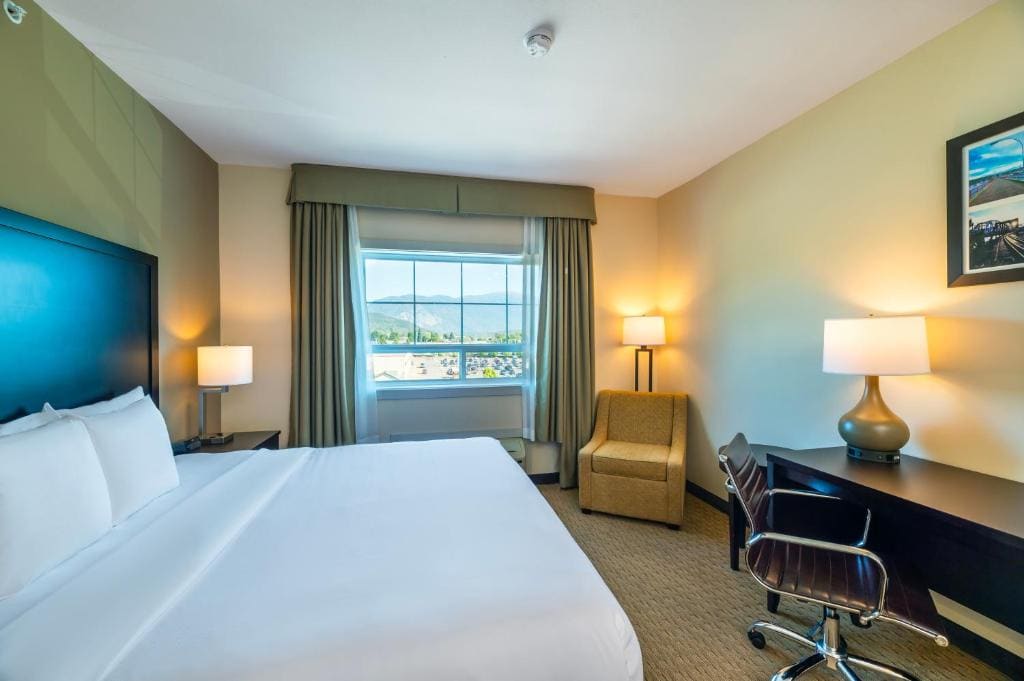 Comfort Inn & Suites - View 2