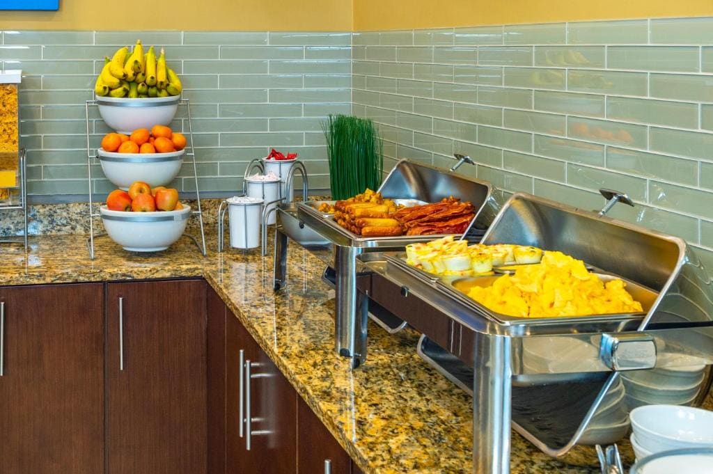 Comfort Inn & Suites - View 7