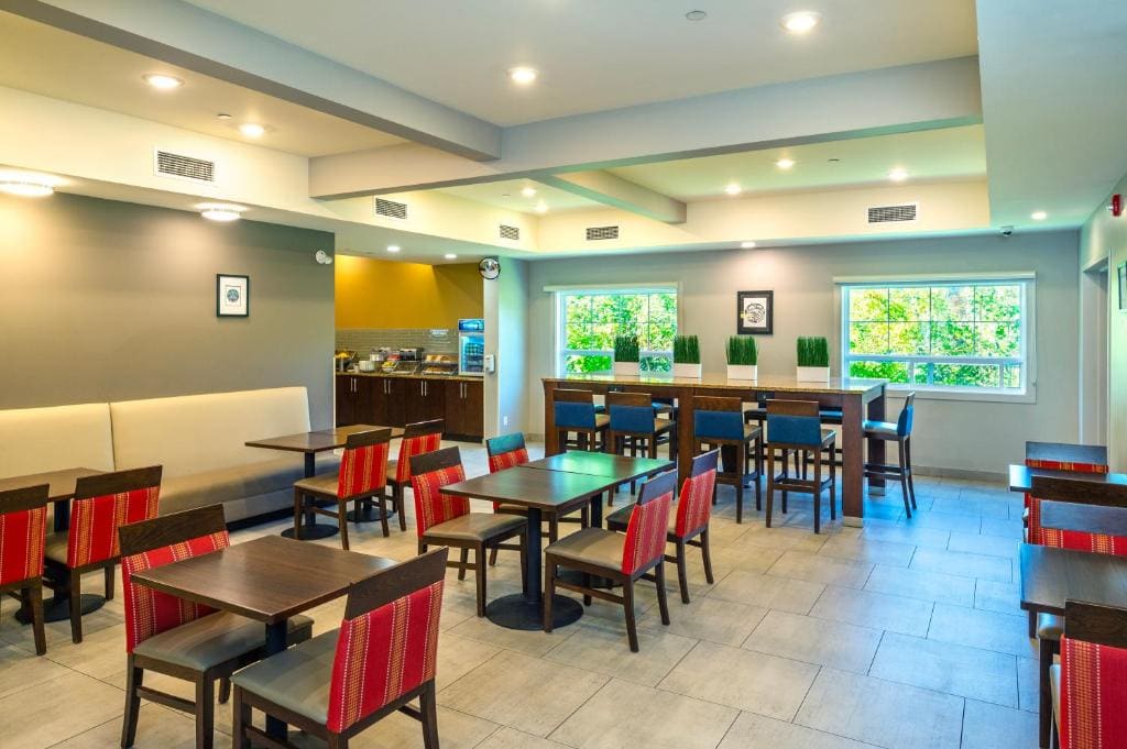 Comfort Inn & Suites - View 4