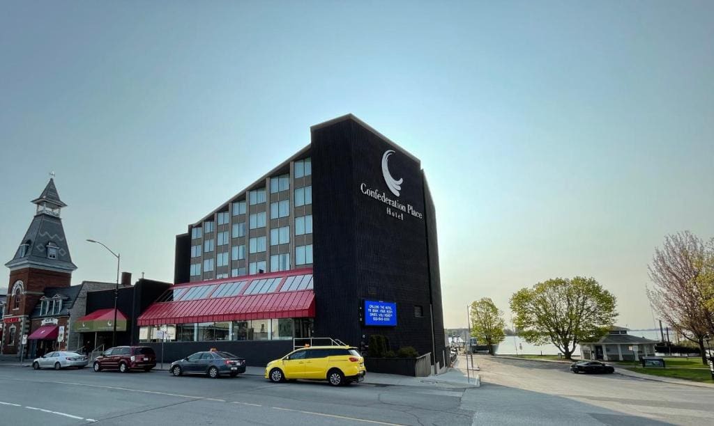 Confederation Place Hotel - Main view