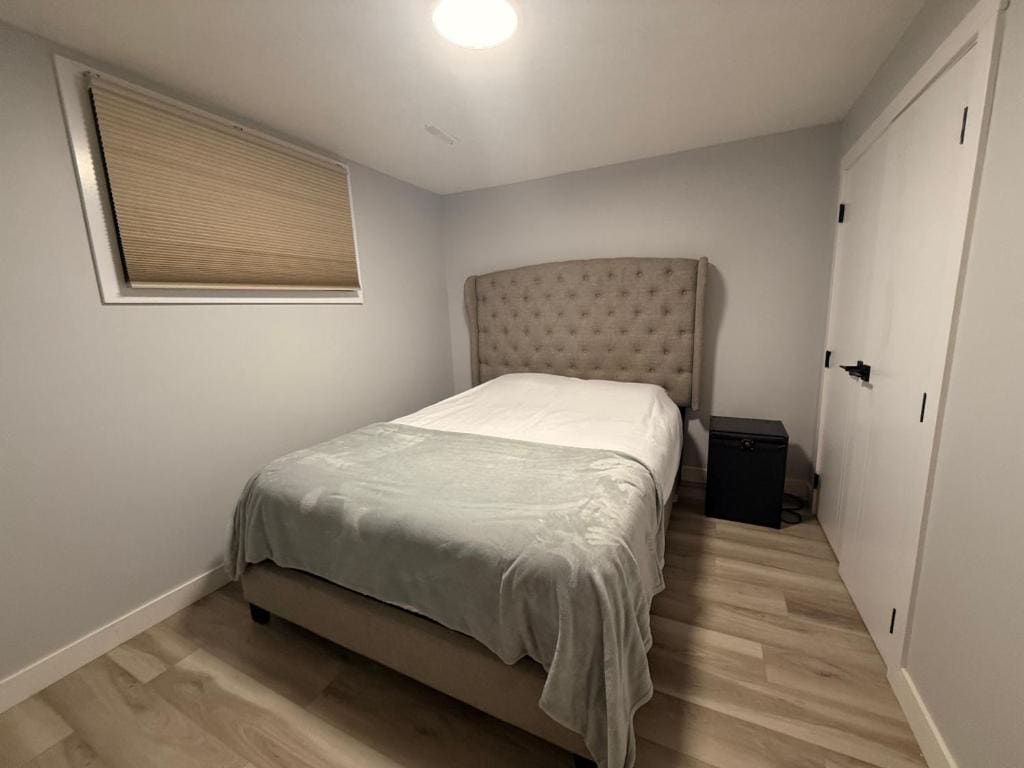 Spacious 2BR, 2 queen beds, near Downtown Calgary Zoo Costco - View 4