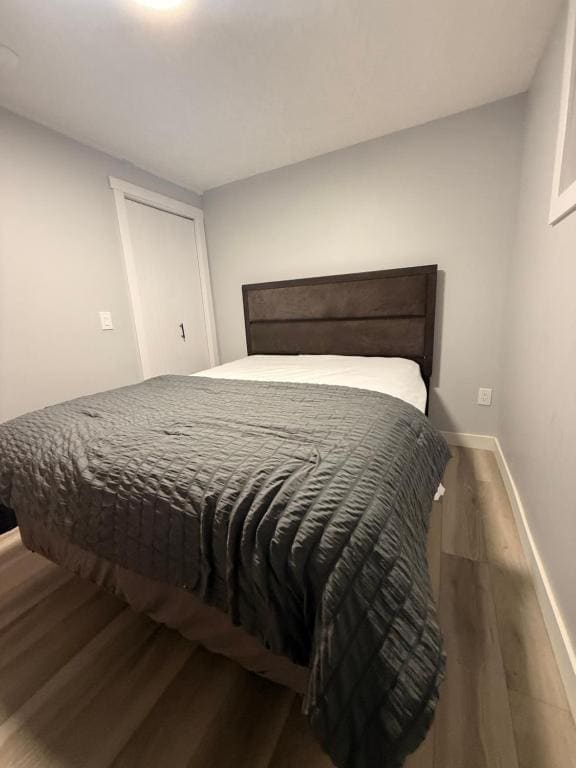 Spacious 2BR, 2 queen beds, near Downtown Calgary Zoo Costco - View 5