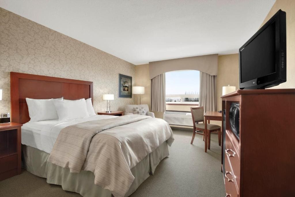 Days Inn & Suites by Wyndham Brandon - Vista 2