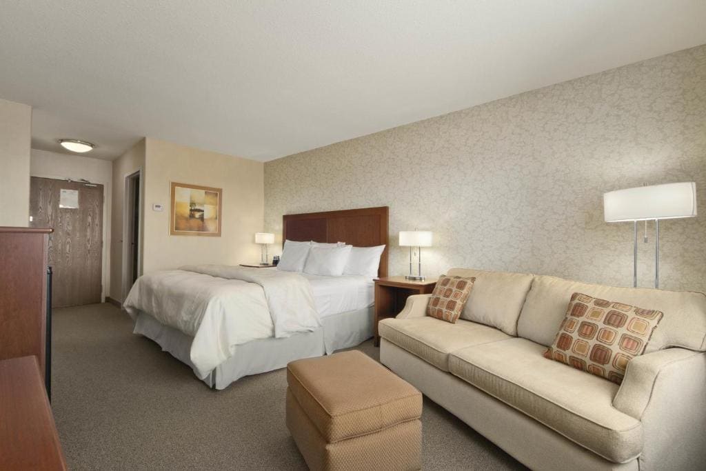 Days Inn & Suites by Wyndham Brandon - Vista 5