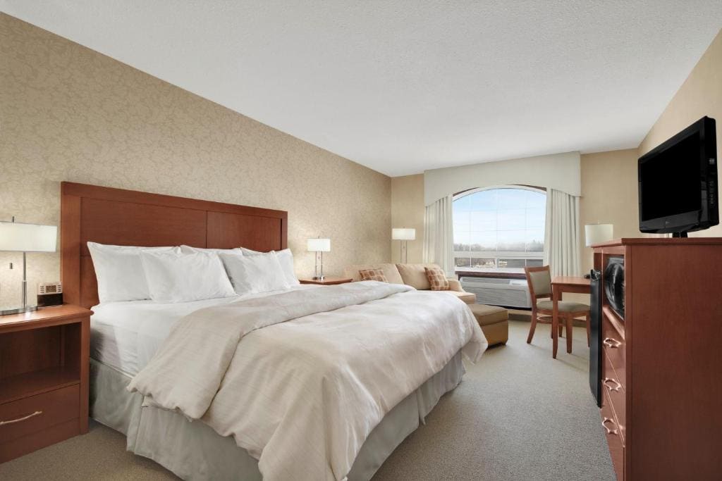 Days Inn & Suites by Wyndham Brandon - Vista 7