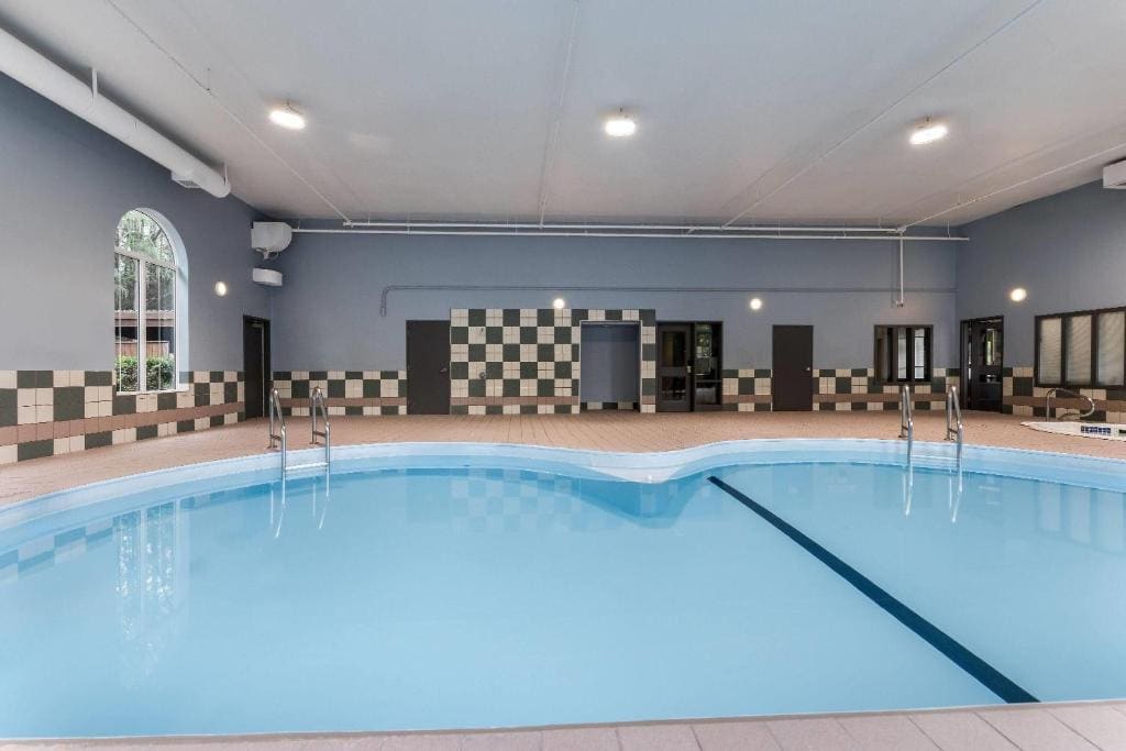Days Inn & Suites by Wyndham Thunder Bay - View 3