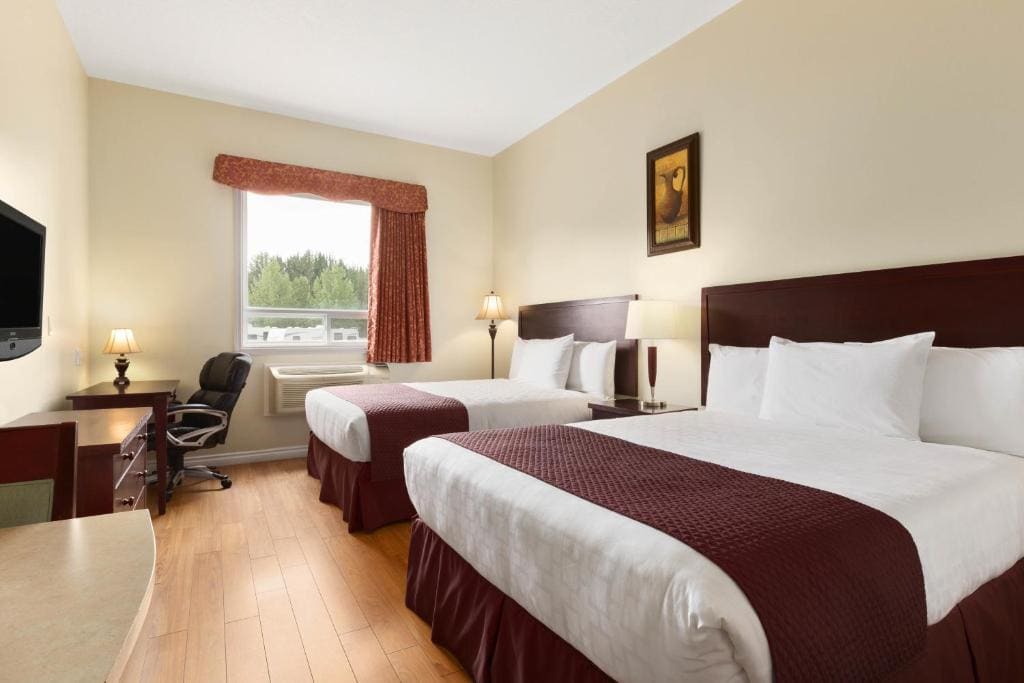 Days Inn by Wyndham Chetwynd - View 6