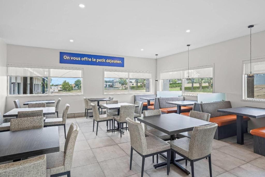 Days Inn by Wyndham Riviere-Du-Loup - View 3