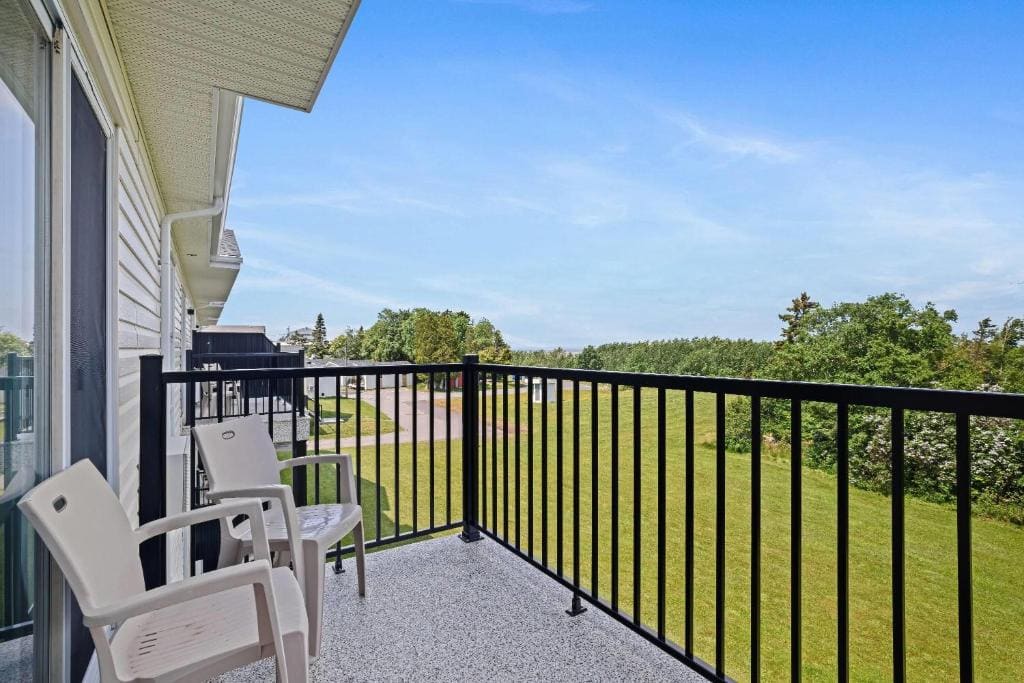 Days Inn by Wyndham Riviere-Du-Loup - View 6