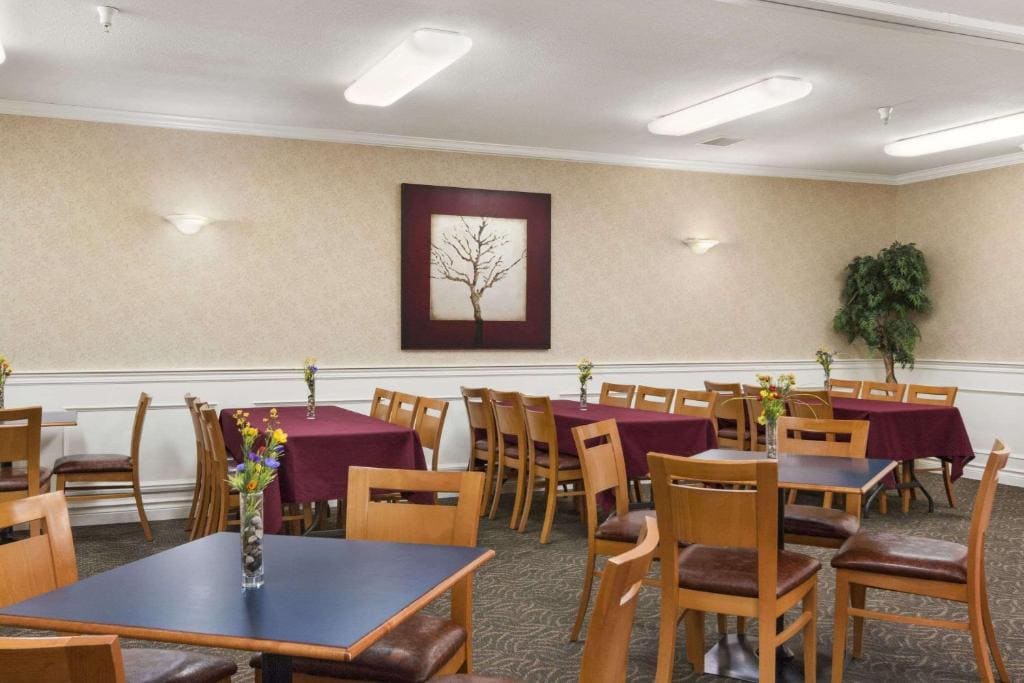 Days Inn by Wyndham Saskatoon - View 4