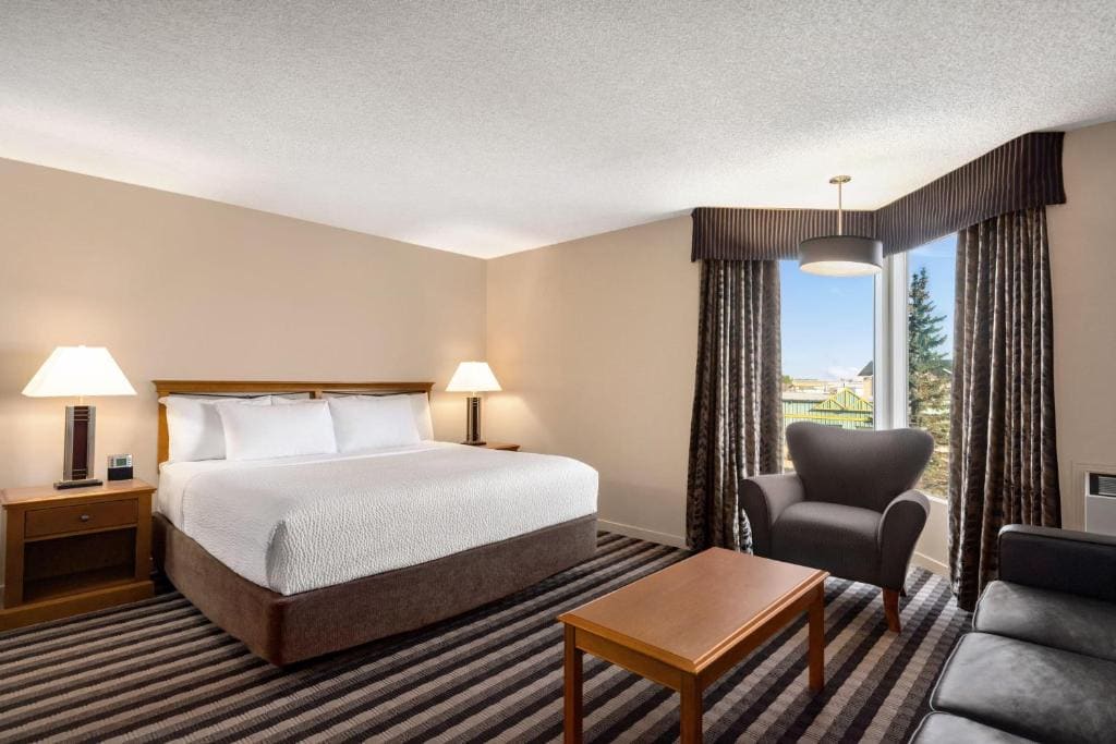 Royal Hotel West Edmonton, Trademark Collection by Wyndham - View 2