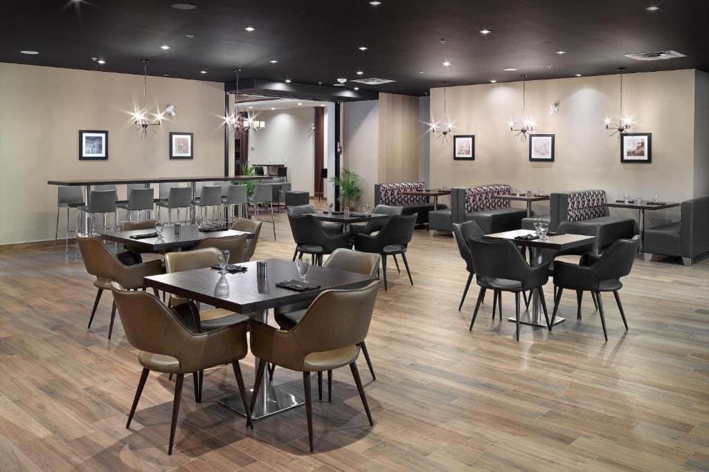 Four Points by Sheraton Edmonton West - View 4
