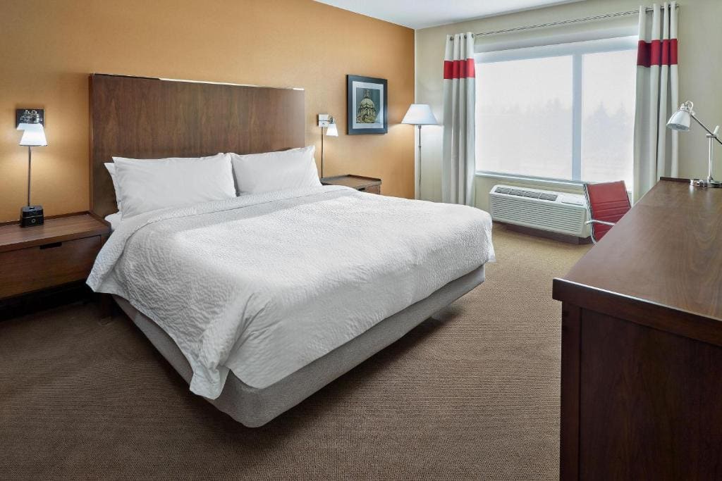 Four Points by Sheraton Edmonton West - View 6