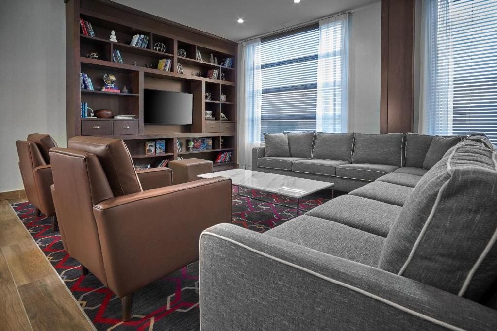 Four Points by Sheraton Edmonton West - View 7