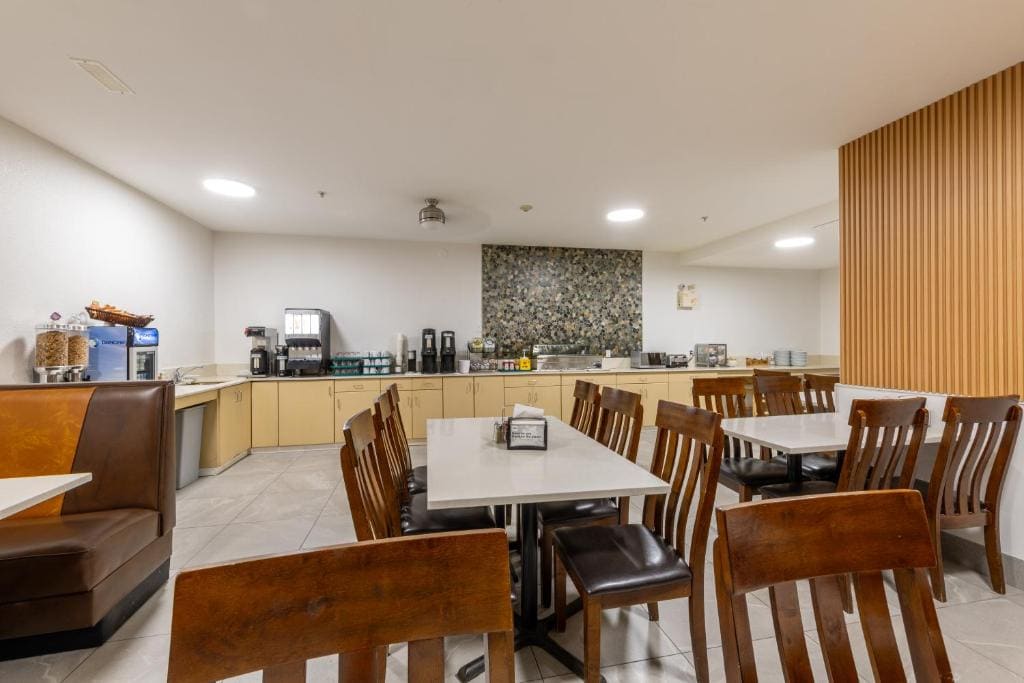Ramada Golden - View 4