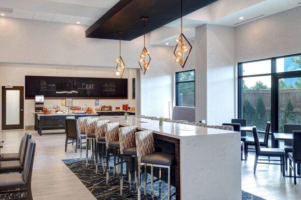 Hampton Inn & Suites Burlington, Ontario, Canada - View 3