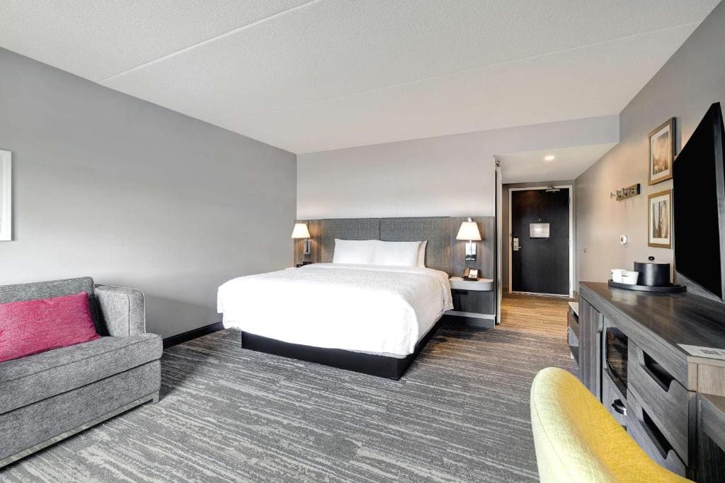 Hampton Inn & Suites Burlington, Ontario, Canada - View 7