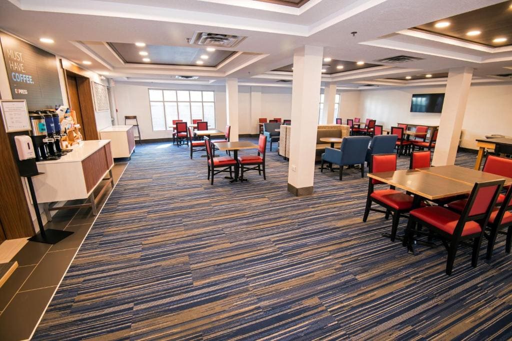 Holiday Inn Express Hotel & Suites-Hinton by IHG - View 3