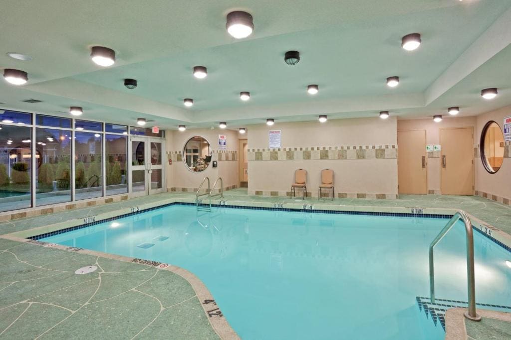Holiday Inn Hotel & Suites Surrey East - Cloverdale by IHG - View 4