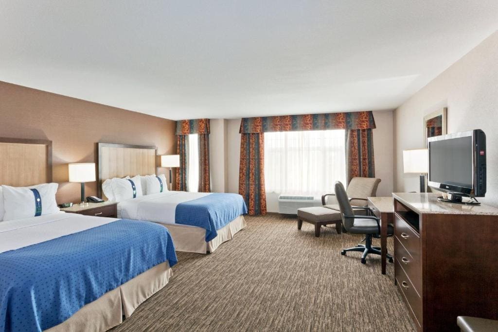Holiday Inn Hotel & Suites Surrey East - Cloverdale by IHG - View 2
