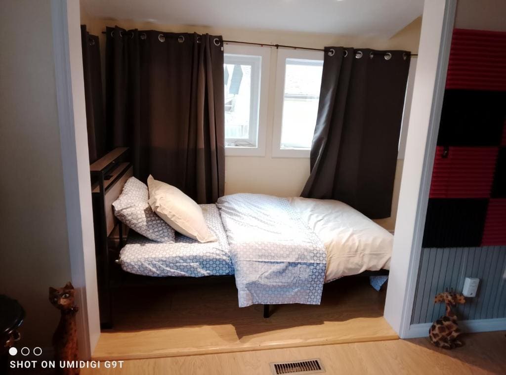 Cozy Red Deer Suite for 3 - View 6