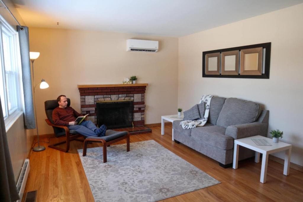Lynn's Place - Main view
