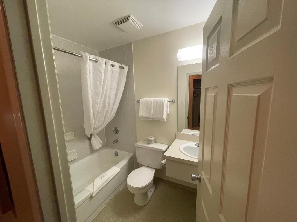 Travelodge by Wyndham Fort St John - View 3