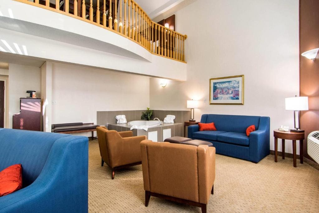 Comfort Inn & Suites - View 4