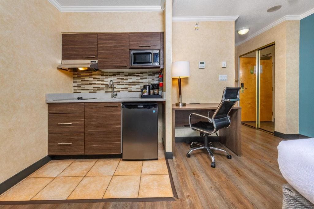 Grand Park Hotel & Suites Downtown Vancouver - View 6