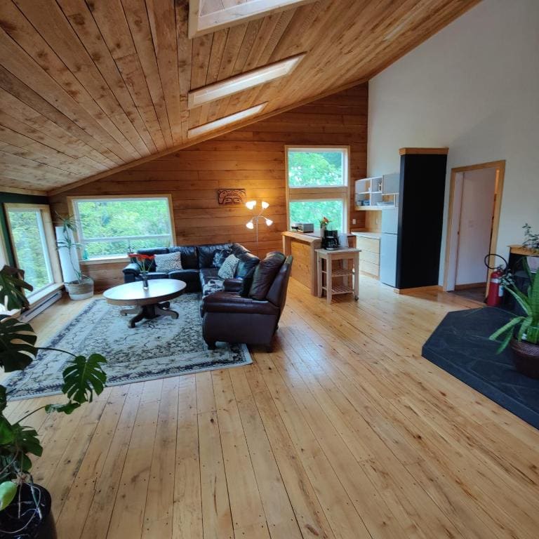 Hummingbird B&B - View 5