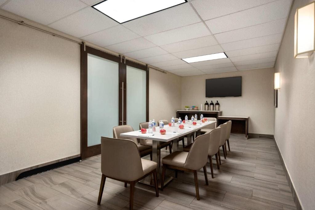 La Quinta Inn by Wyndham Vancouver Airport - View 5