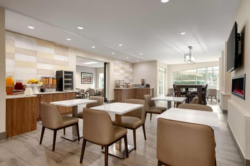 La Quinta Inn by Wyndham Vancouver Airport - View 3