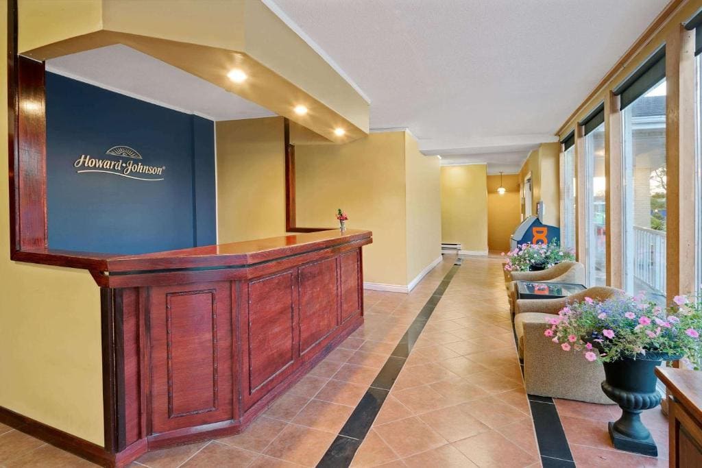 Howard Johnson by Wyndham Lindsay - View 5