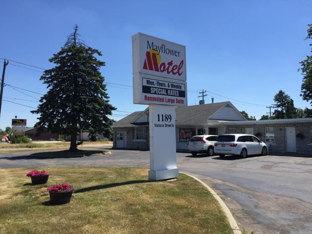 Mayflower Motel - Main view
