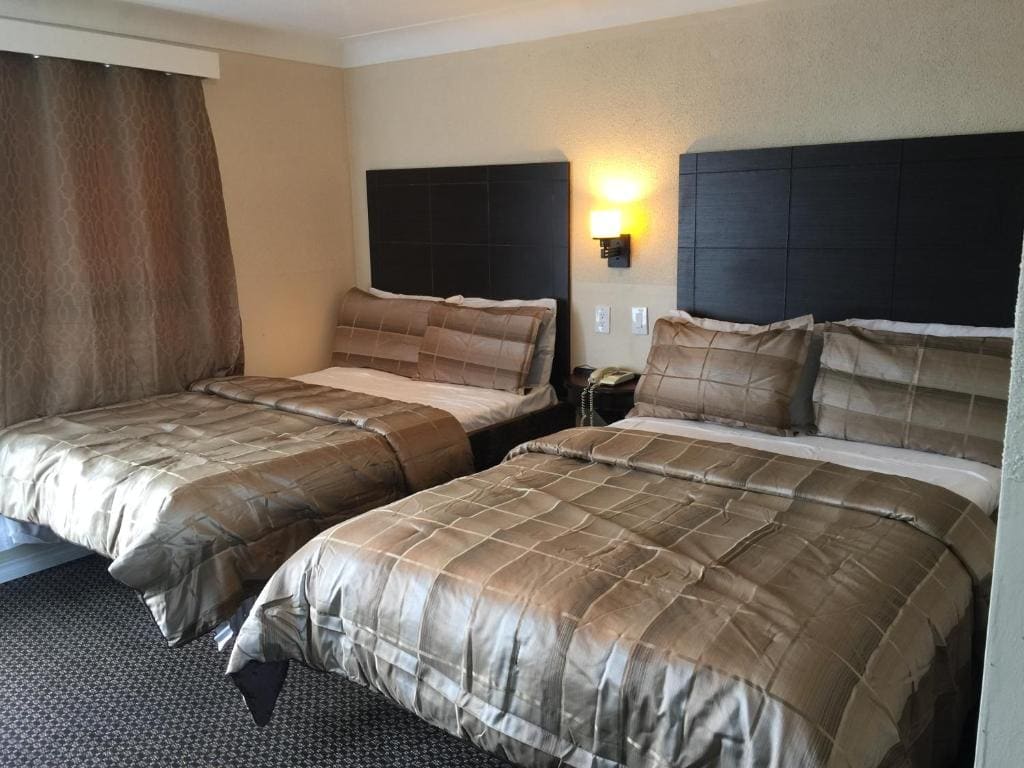 Mayflower Motel - View 2