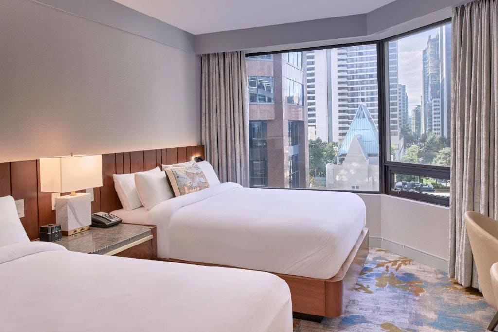 Metropolitan Hotel Vancouver - View 2