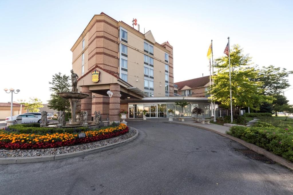 Monte Carlo Inn Airport Suites - Main view