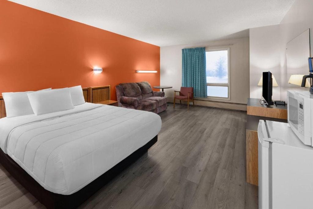 Howard Johnson by Wyndham Edson - View 7