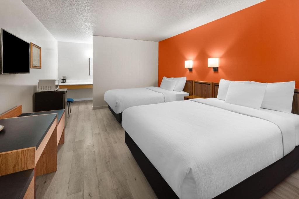 Howard Johnson by Wyndham Edson - View 2