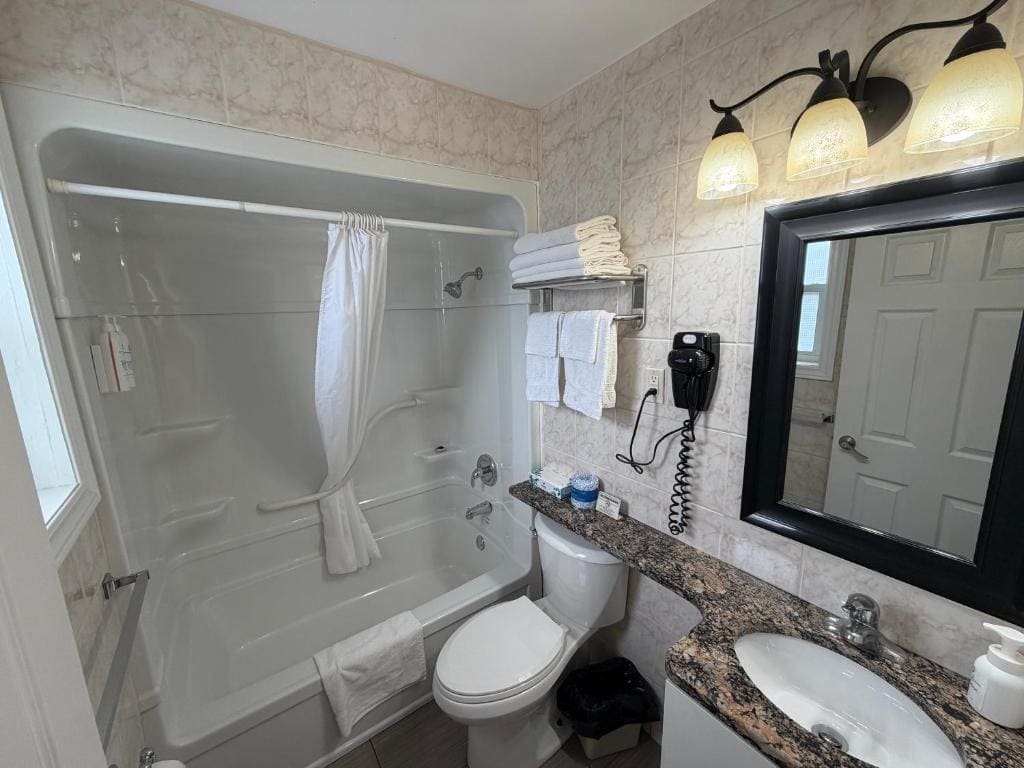 Perth Plaza Inn & Suites - View 3
