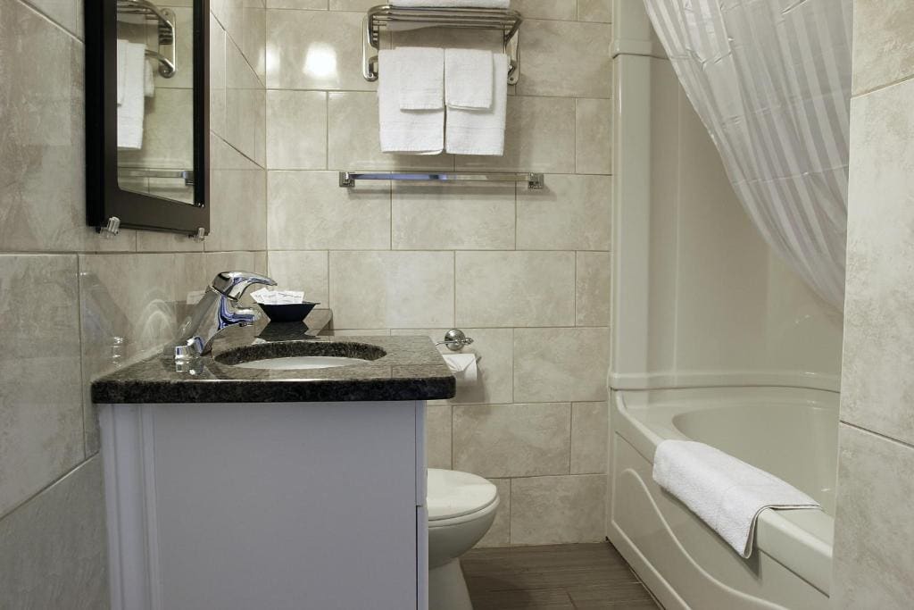 Perth Plaza Inn & Suites - View 5