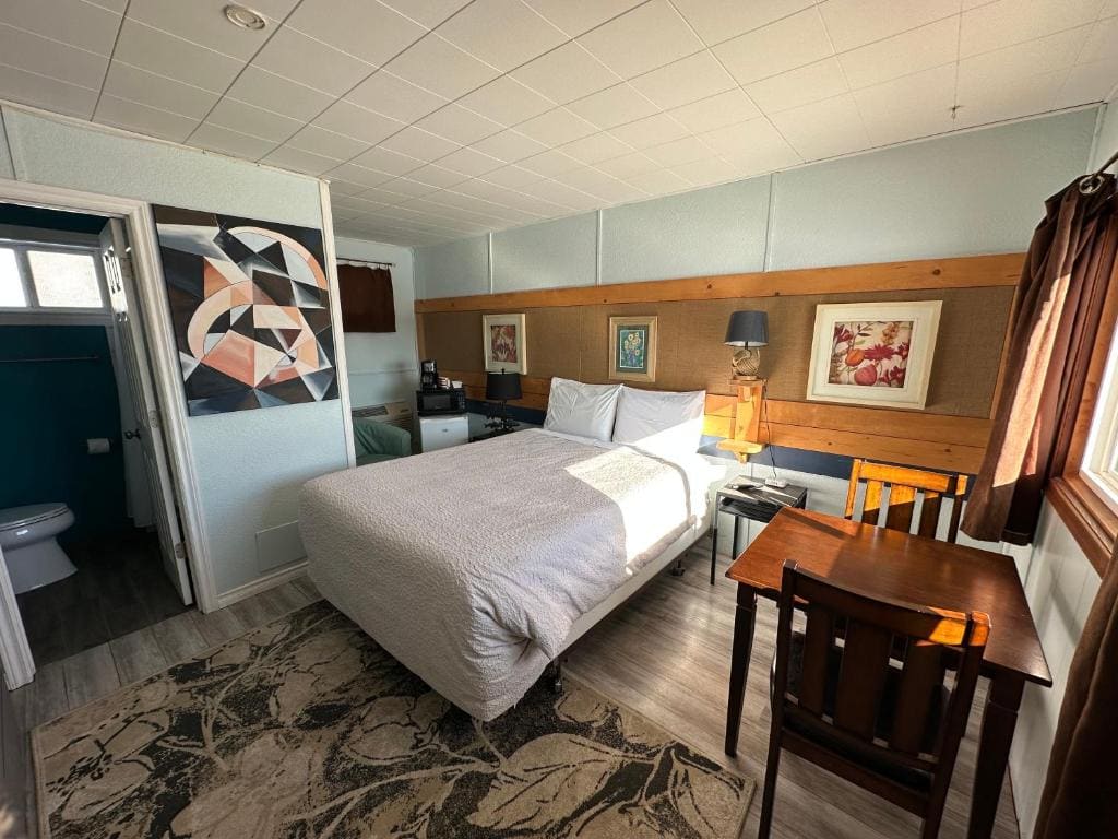 Pinecrest Motel - View 3