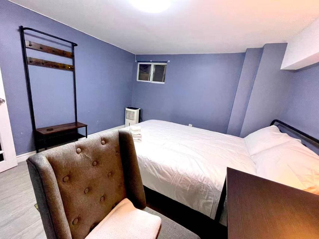 Quiet King Bedroom near DT Toronto - View 3