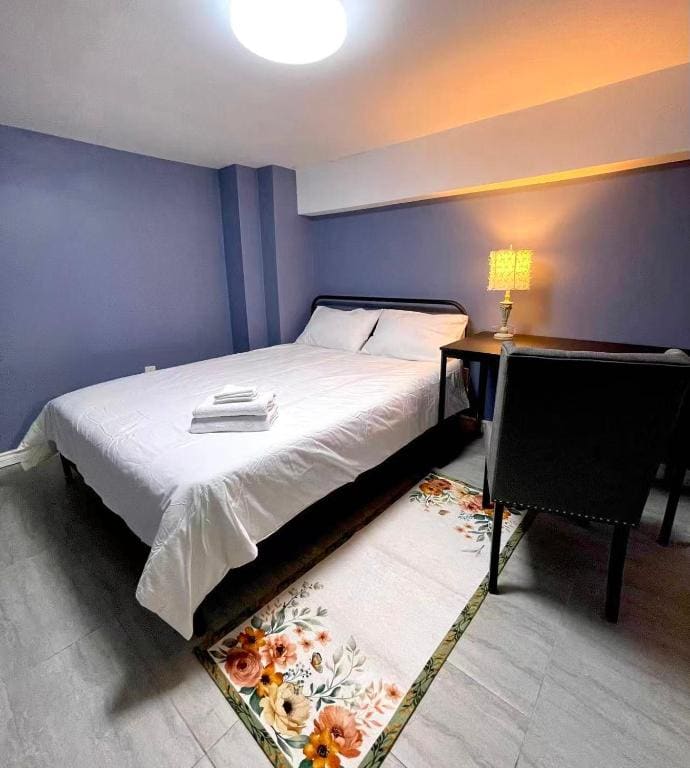 Quiet King Bedroom near DT Toronto - View 6