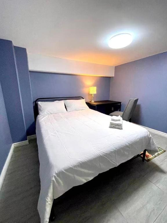 Quiet King Bedroom near DT Toronto - View 2
